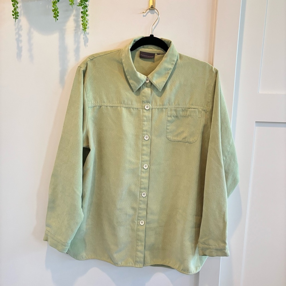 Relativity Suede Feel Pastel Green Cottage Core Women's Button Down Size Large